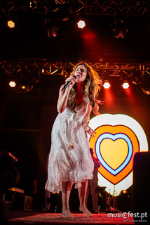 Joss Stone feet photo thumbnail