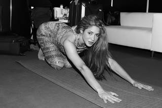Shakira feet photo thumbnail