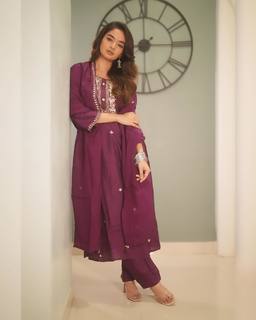 Anushka Sen feet photo thumbnail
