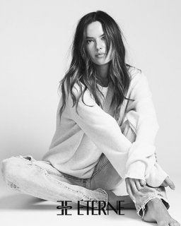 Alessandra Ambrosio feet photo thumbnail