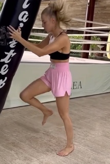 Karolina Pisarek feet photo thumbnail