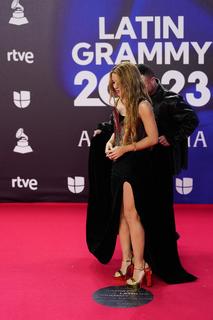 Shakira feet photo thumbnail