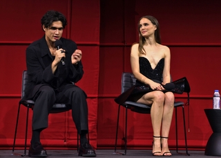 Natalie Portman feet photo thumbnail