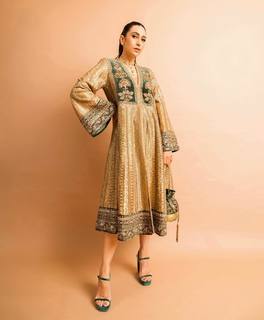 Karisma Kapoor feet photo thumbnail