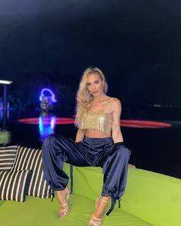 Ilary Blasi feet photo thumbnail