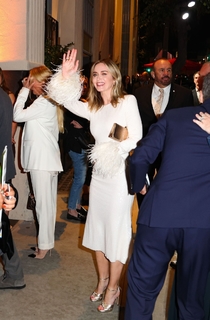 Emily Blunt feet photo thumbnail