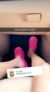 Anushka Sen feet photo thumbnail