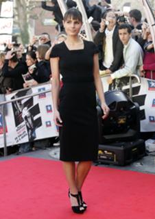 Jordana Brewster feet photo thumbnail