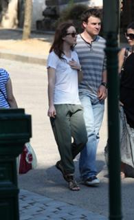 Leighton Meester feet photo thumbnail