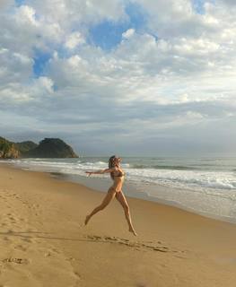 Gisele Bündchen feet photo thumbnail