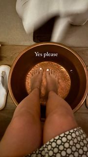 Ashley Tisdale feet photo thumbnail