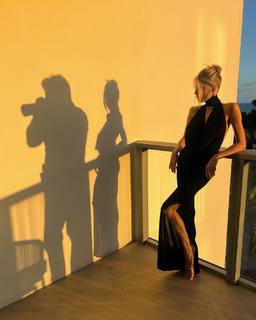 Charlotte McKinney feet photo thumbnail