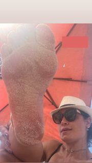 Franciely Freduzeski feet photo thumbnail