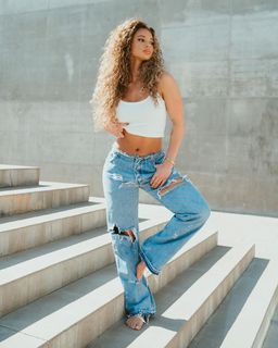 Lauren R. Wood feet photo thumbnail