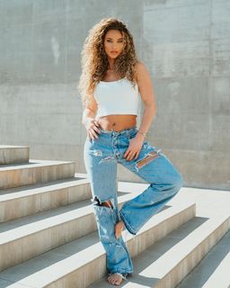 Lauren R. Wood feet photo thumbnail