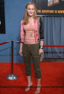 Leighton Meester feet photo thumbnail