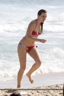 Leighton Meester feet photo thumbnail