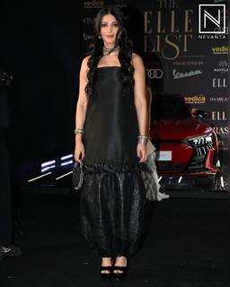 Shruti Haasan feet photo thumbnail