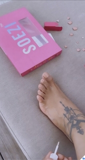 Sonakshi Sinha feet photo thumbnail