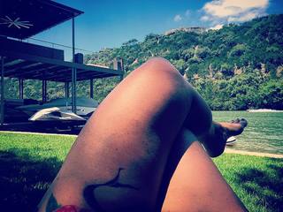Jennie Garth feet photo thumbnail