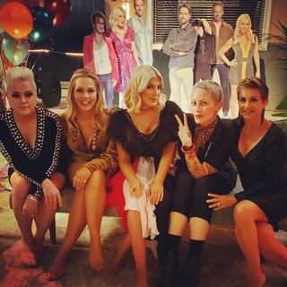 Jennie Garth feet photo thumbnail