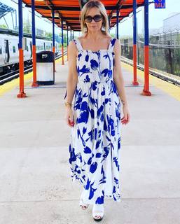 Jennie Garth feet photo thumbnail