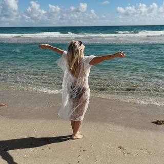 Jennie Garth feet photo thumbnail
