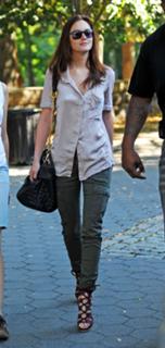 Leighton Meester feet photo thumbnail