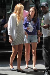 Leighton Meester feet photo thumbnail