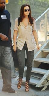 Leighton Meester feet photo thumbnail