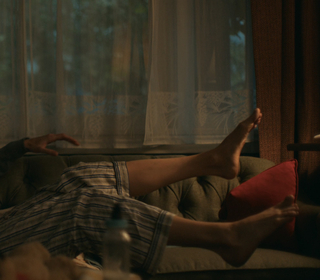 Brie Larson feet photo thumbnail