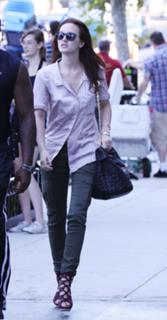 Leighton Meester feet photo thumbnail