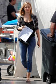 Leighton Meester feet photo thumbnail