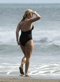 Kate Winslet feet photo thumbnail