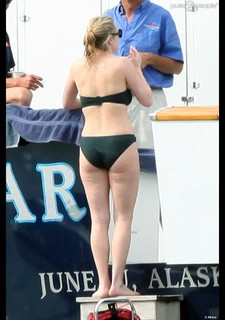 Kate Winslet feet photo thumbnail