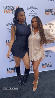 Joy Taylor feet photo thumbnail