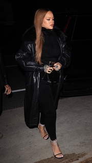 Rihanna feet photo thumbnail