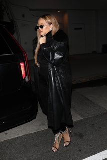 Rihanna feet photo thumbnail