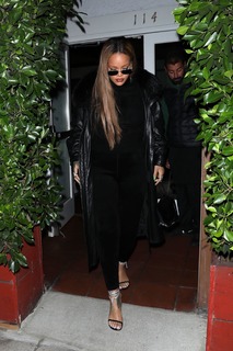 Rihanna feet photo thumbnail