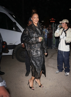 Rihanna feet photo thumbnail