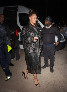 Rihanna feet photo thumbnail