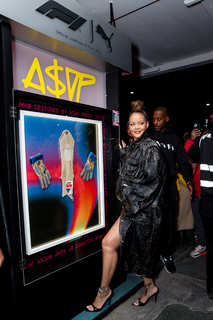 Rihanna feet photo thumbnail