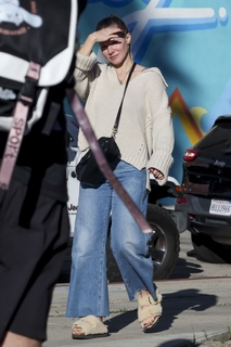 Kristen Bell feet photo thumbnail