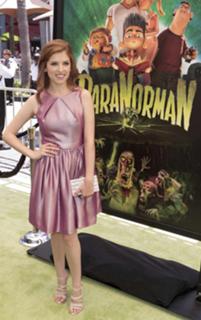 Anna Kendrick feet photo thumbnail