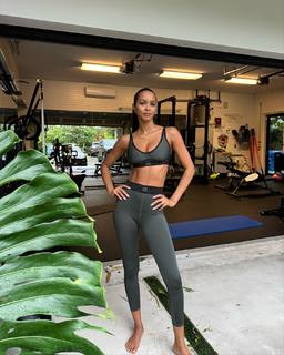 Lais Ribeiro feet photo thumbnail