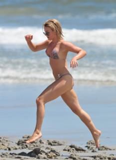 Julianne Hough feet photo thumbnail