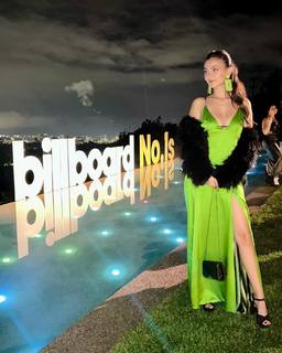 Victoria Justice feet photo thumbnail