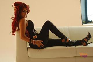 Dulce María feet photo thumbnail