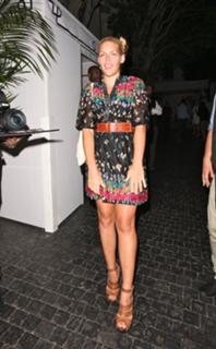Busy Philipps feet photo thumbnail