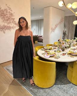 Chrissy Teigen feet photo thumbnail
